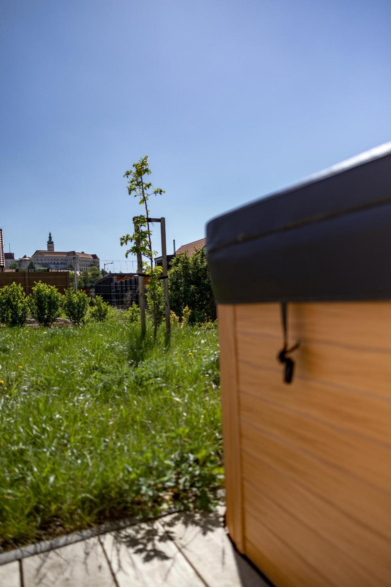 Vilabyt Se Zahradkou A Vyhledem Na Zamek Mikulov Exterior foto